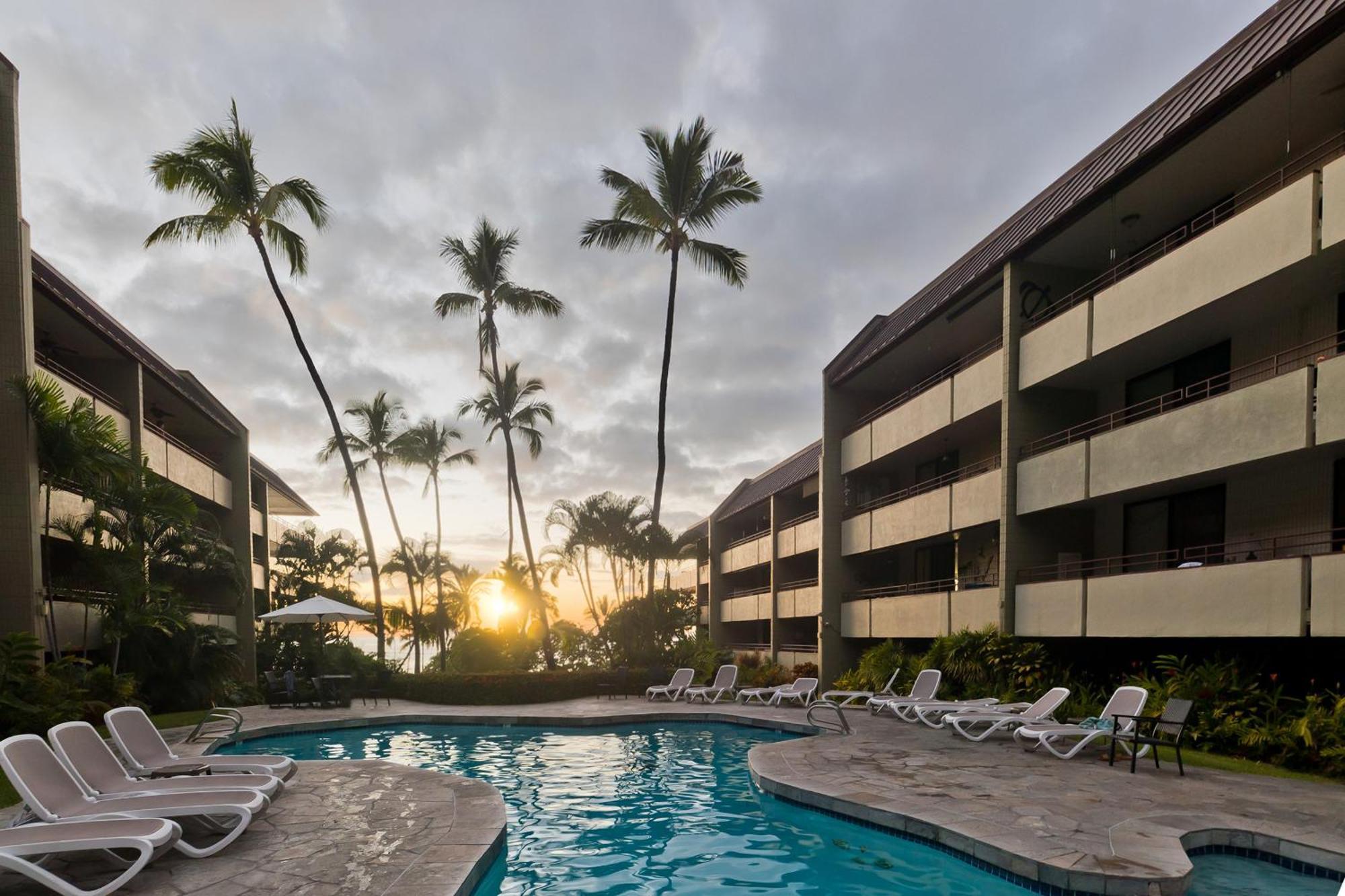 Family Getaway - Lava Room At Magic Sands Beach 카일루아 코나 외부 사진